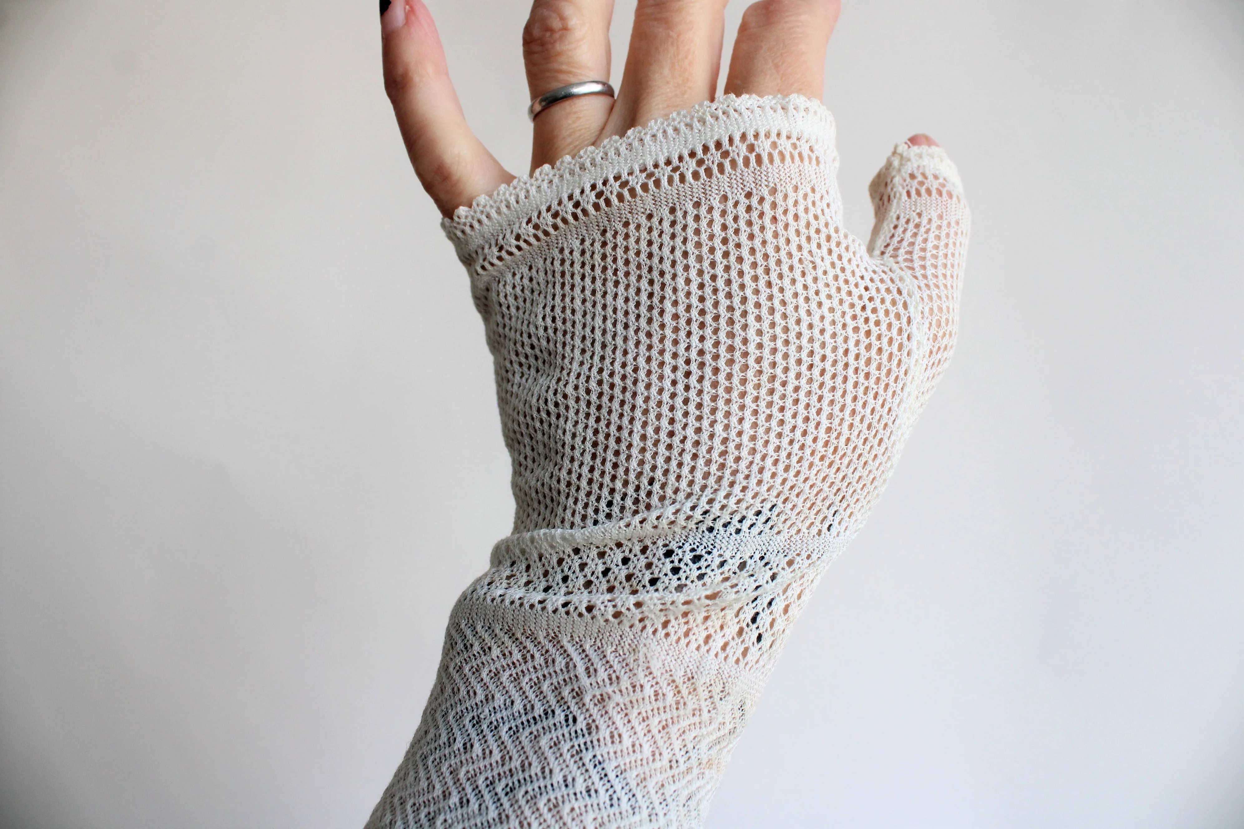 Antique Ivory Silk Lace Fingerless Gloves