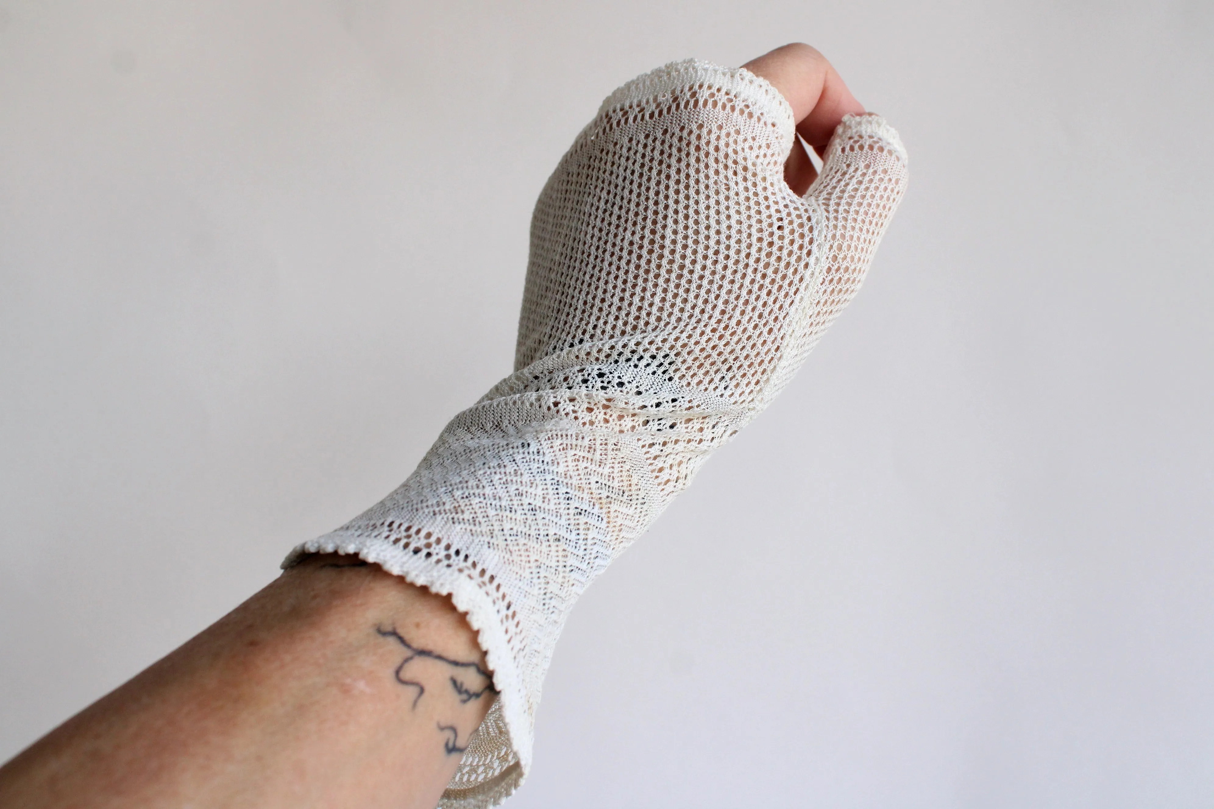 Antique Ivory Silk Lace Fingerless Gloves