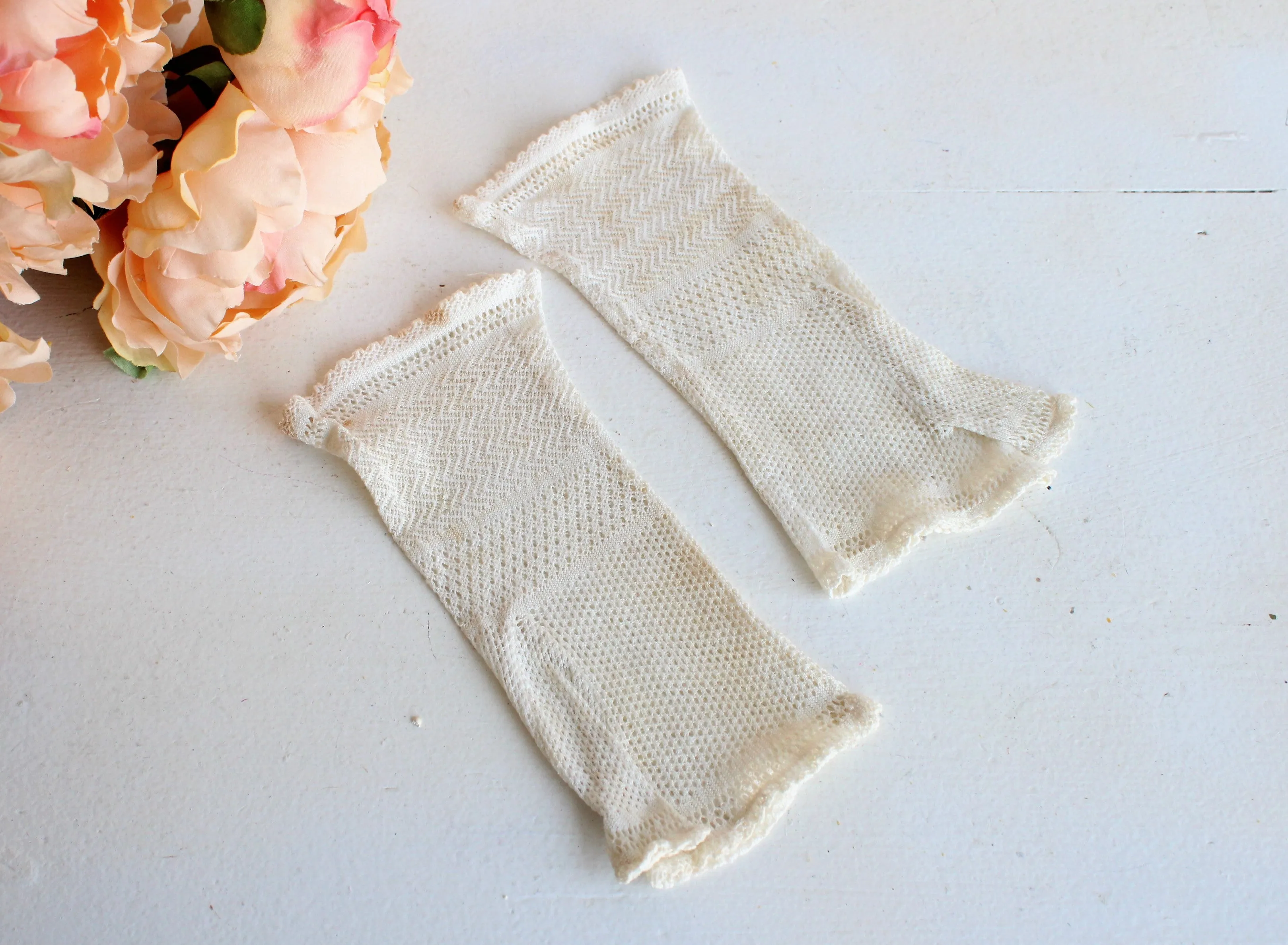 Antique Ivory Silk Lace Fingerless Gloves