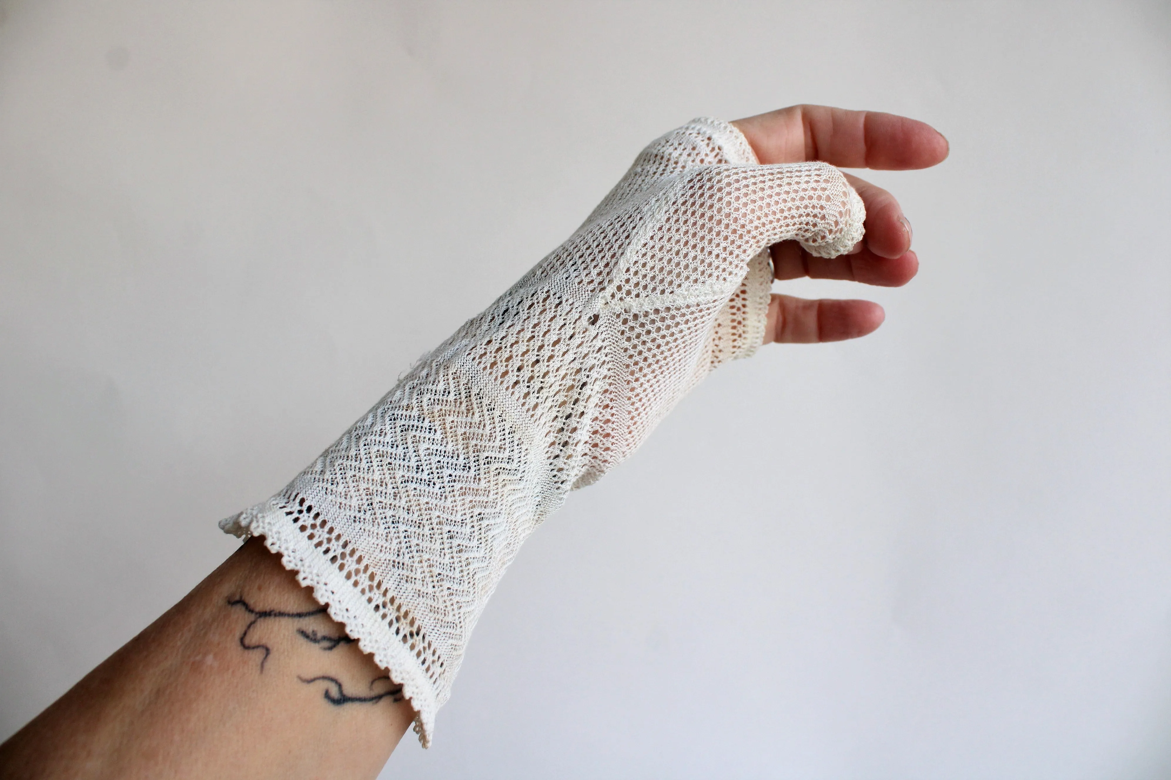 Antique Ivory Silk Lace Fingerless Gloves