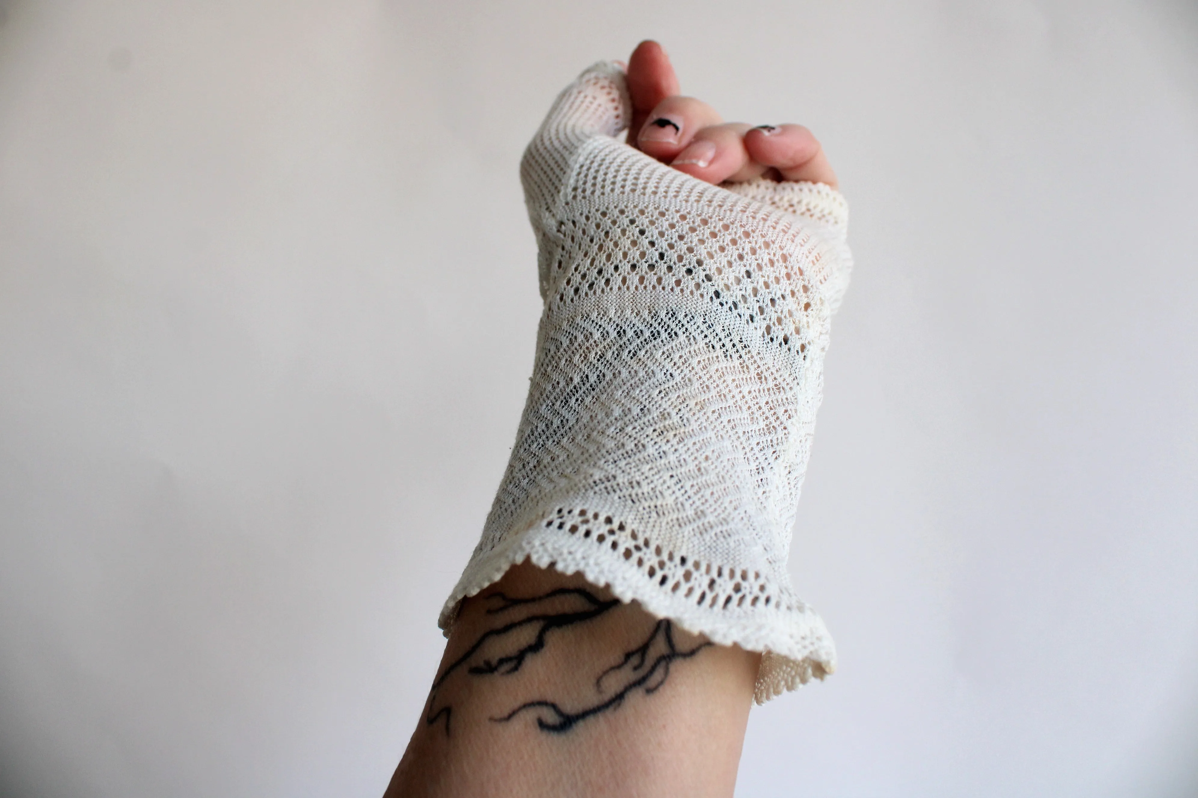 Antique Ivory Silk Lace Fingerless Gloves