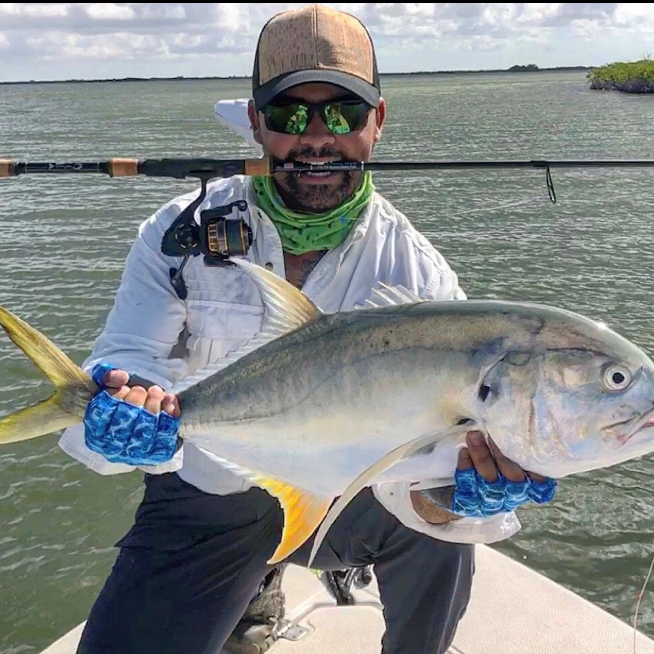 Islamorada Sun Glove