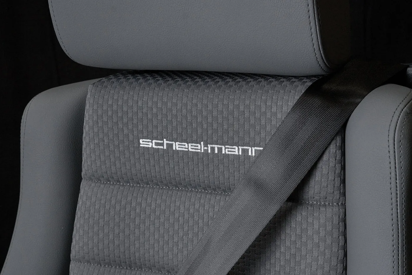 Scheel-Mann Vario F with Integrated Seatbelt